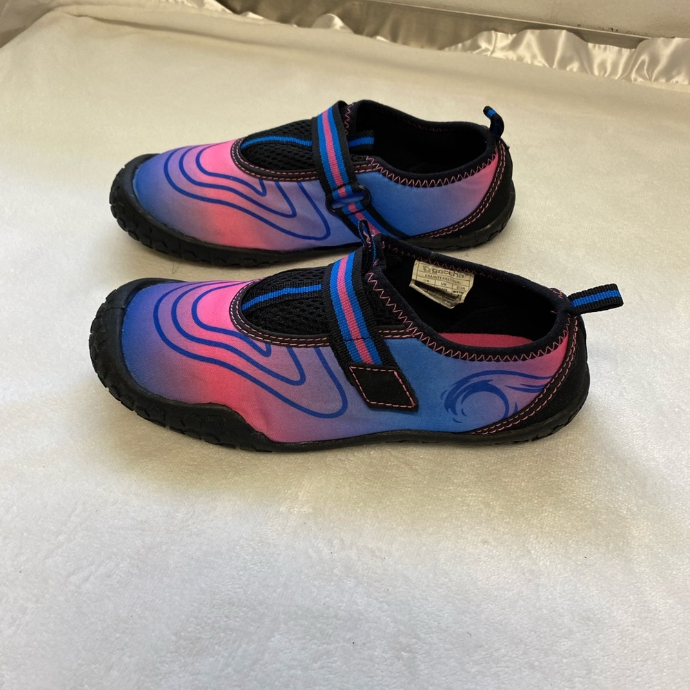 GotCha Active Footwear~Shoes~Beach Walking~Water shoes junior girls size 3